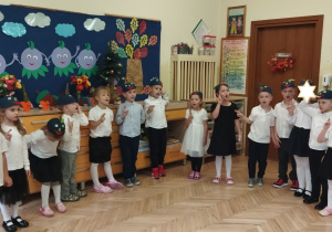 Na tym zdjęciu widać dzieci z grupy III składające ślubowanie.