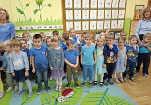 Zdjęcie przedstwia dzieci z grupy II podczas uroczystości.