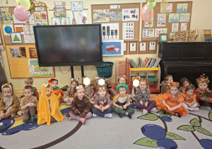 Na tym zdjęciu widać dzieci z grupy I oczekujące na rozpoczęcie balu.