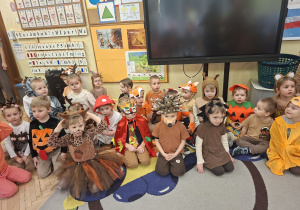 Na tym zdjęciu widać dzieci z grupy II oczekujące na rozpoczęcie balu.