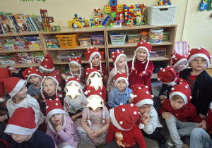 Zdjęcie przedstawia dzieci z grupy I podczas spotkania z Mikołajem.