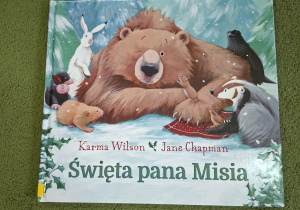 Na tym zdjęciu widać książeczkę, którą czytała pani bibliotekarka.