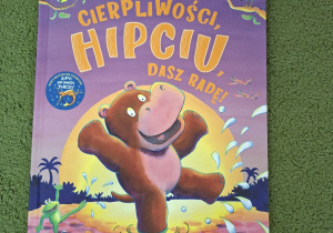 Na tym zdjęciu widać książeczkę, którą przyniosła i przeczytała pani bibliotekarka.