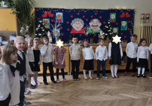 Zdjęcie przedstawia całą grupę podczas występów.