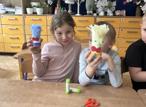 Zajęcia kreatywne: rozwój wyobraźni i współpracy w grupie - warsztaty plastyczne