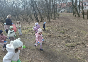 Zdjęcie przedstawia dzieci z grupy I borące udział w akcji.