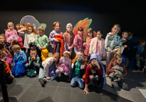 Zdjęcie przedstawia uczestników wycieczki w Planetarium.