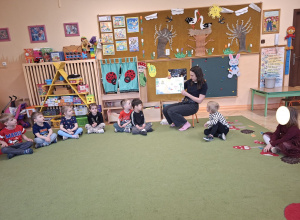 Głośne czytanie przez mamę Mikołaja Ś.