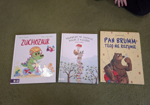 Na tym zdjęciu widać książeczki, które przyniosła ze sobą pani Marta.