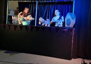 Na tym zdjęciu widać jedną ze scen teatrzyku.