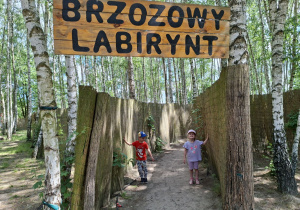 Na tym zdjęciu widać Bartka i Lenę T. w labiryncie.