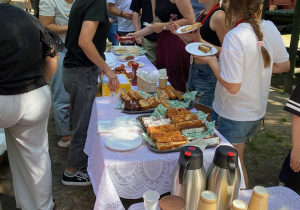 Na tym zdjęciu widać strefę gastronomiczną.