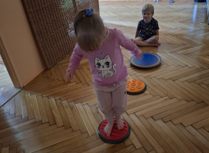 Zajęcia ruchowe wspierające rozwój fizyczny z elementami gimnastyki korekcyjnej