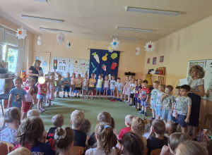 "Zdrowe wierszyki" - przedstawienie dzieci dzieciom