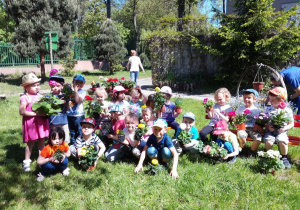 Dosadzanie roślin w ogrodzie przedszkolnym