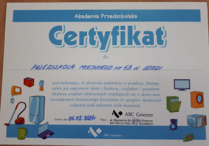 Certyfikat Akademii Przedszkolaka poświadczajacy udział w projekcie związanym z urządzeniami elektrycznymi w domu i bezpiecznym korzystaniem z nich.