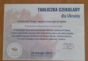 Zdjęcie przedstawia podziękowanie od Fundacji "Koper pomaga" za udział w akcji "Tabliczka czekolady dla Ukrainy".